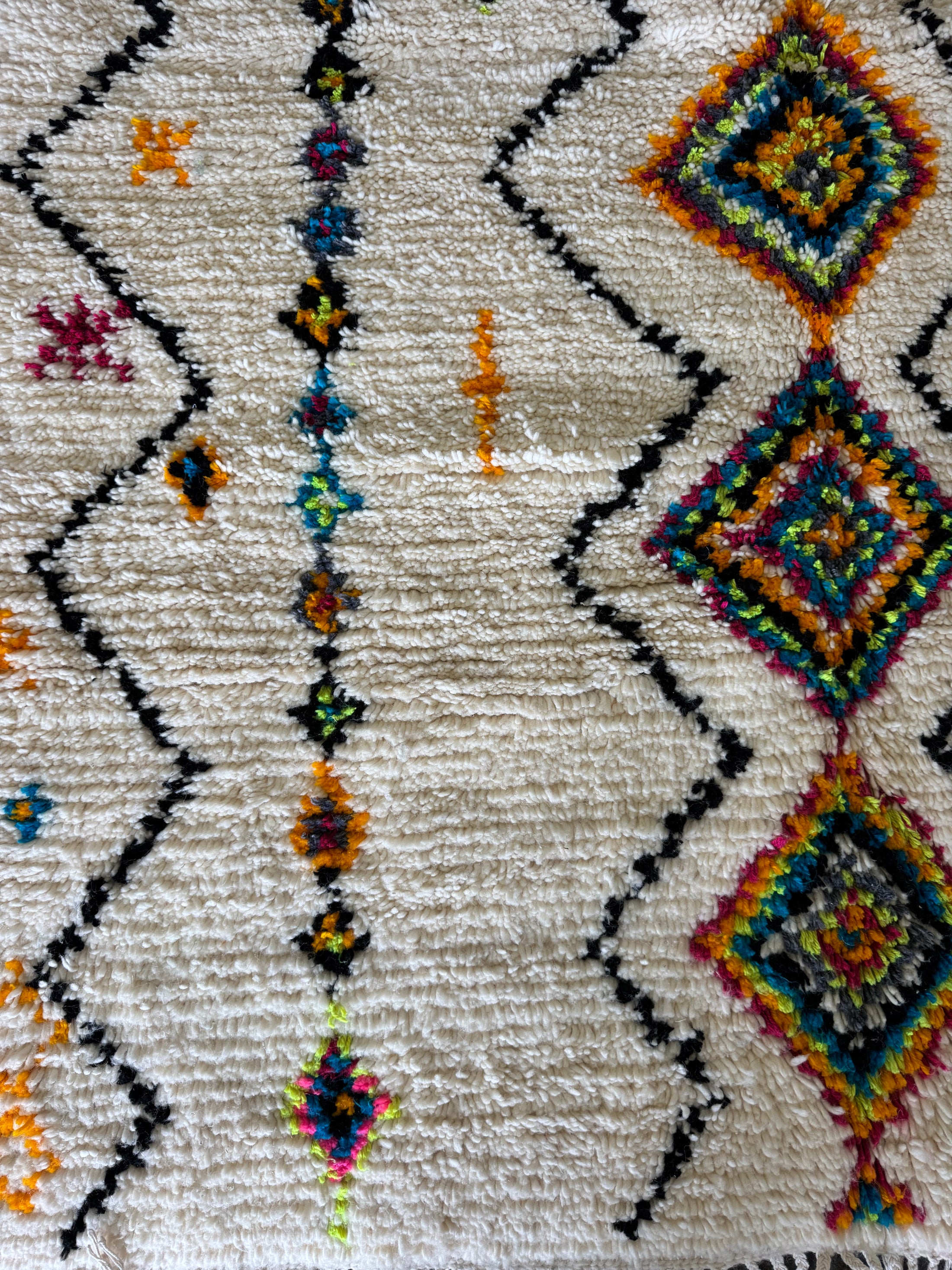 Rafika Handwoven Moroccan Wool Rug 5x8