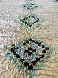 Load image into Gallery viewer, Kaima Handwoven Moroccan Wool Rug 5x7
