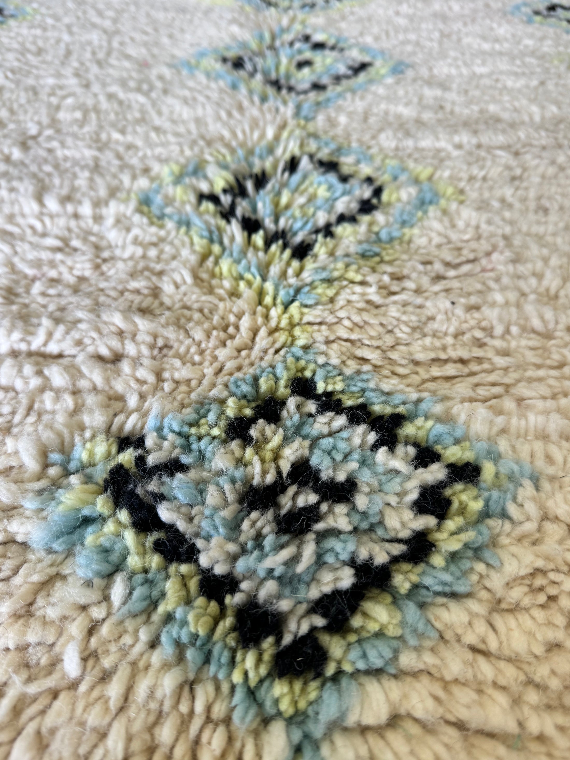 Kaima Handwoven Moroccan Wool Rug 5x7