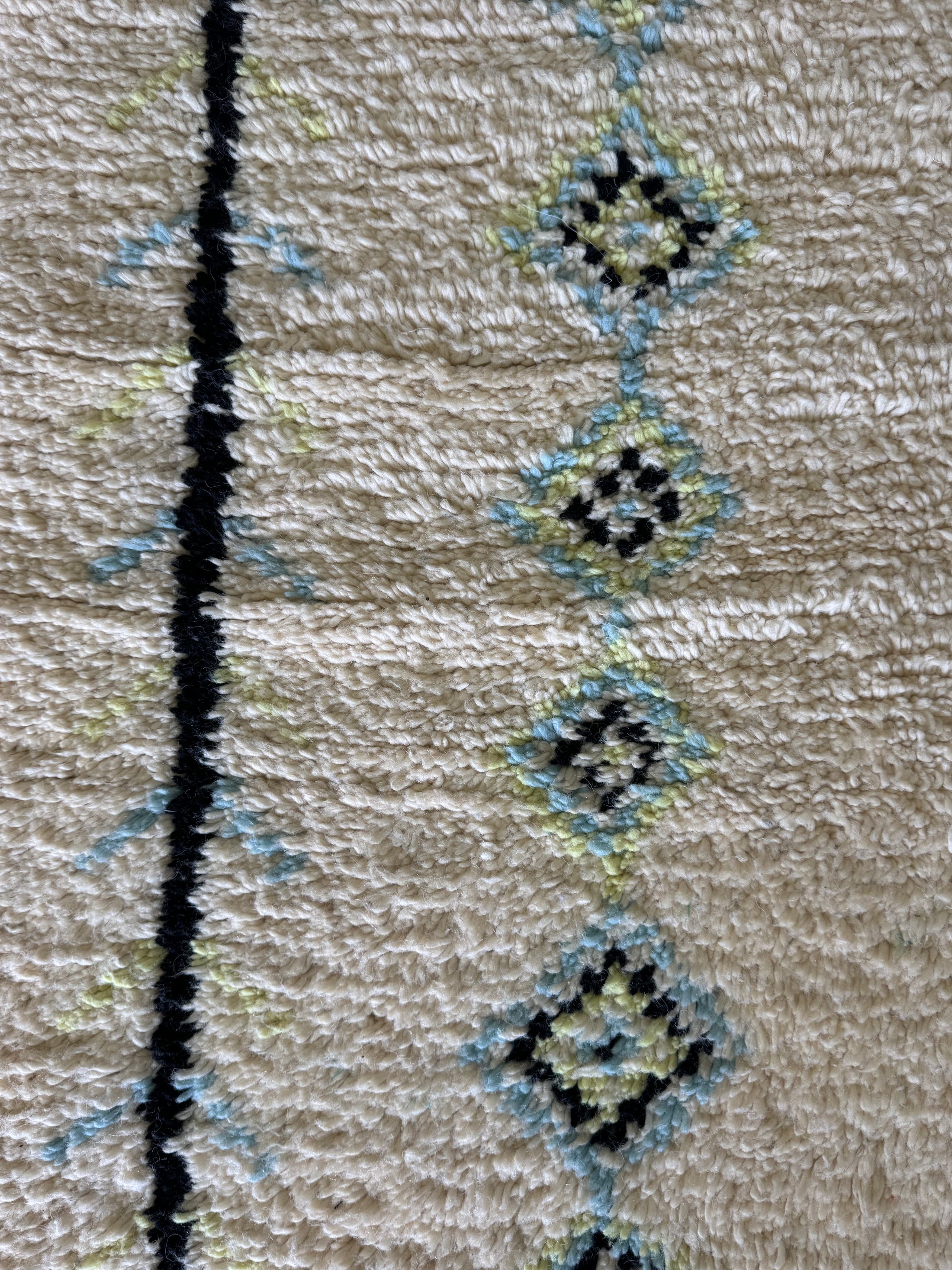 Kaima Handwoven Moroccan Wool Rug 5x7
