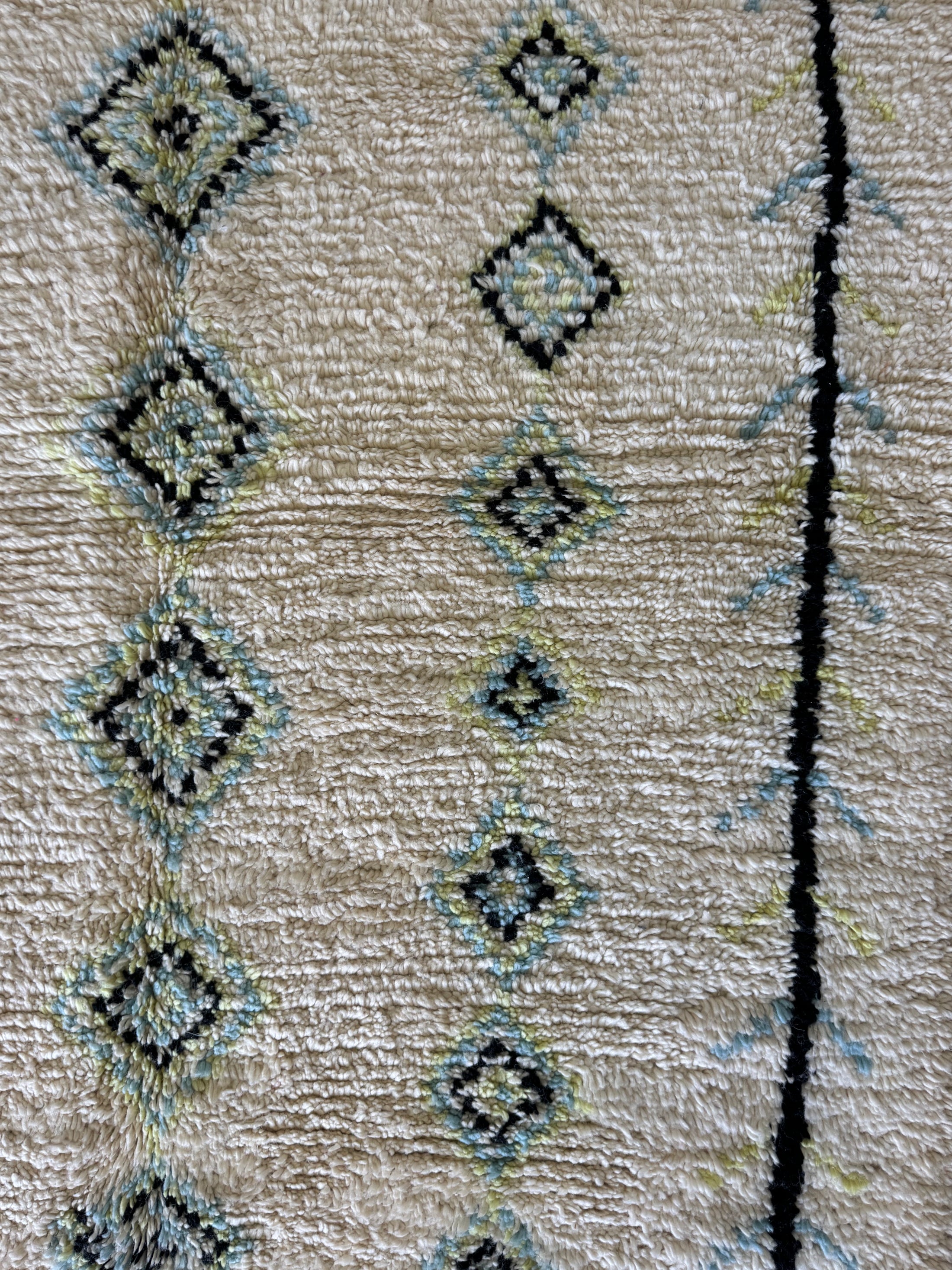 Kaima Handwoven Moroccan Wool Rug 5x7