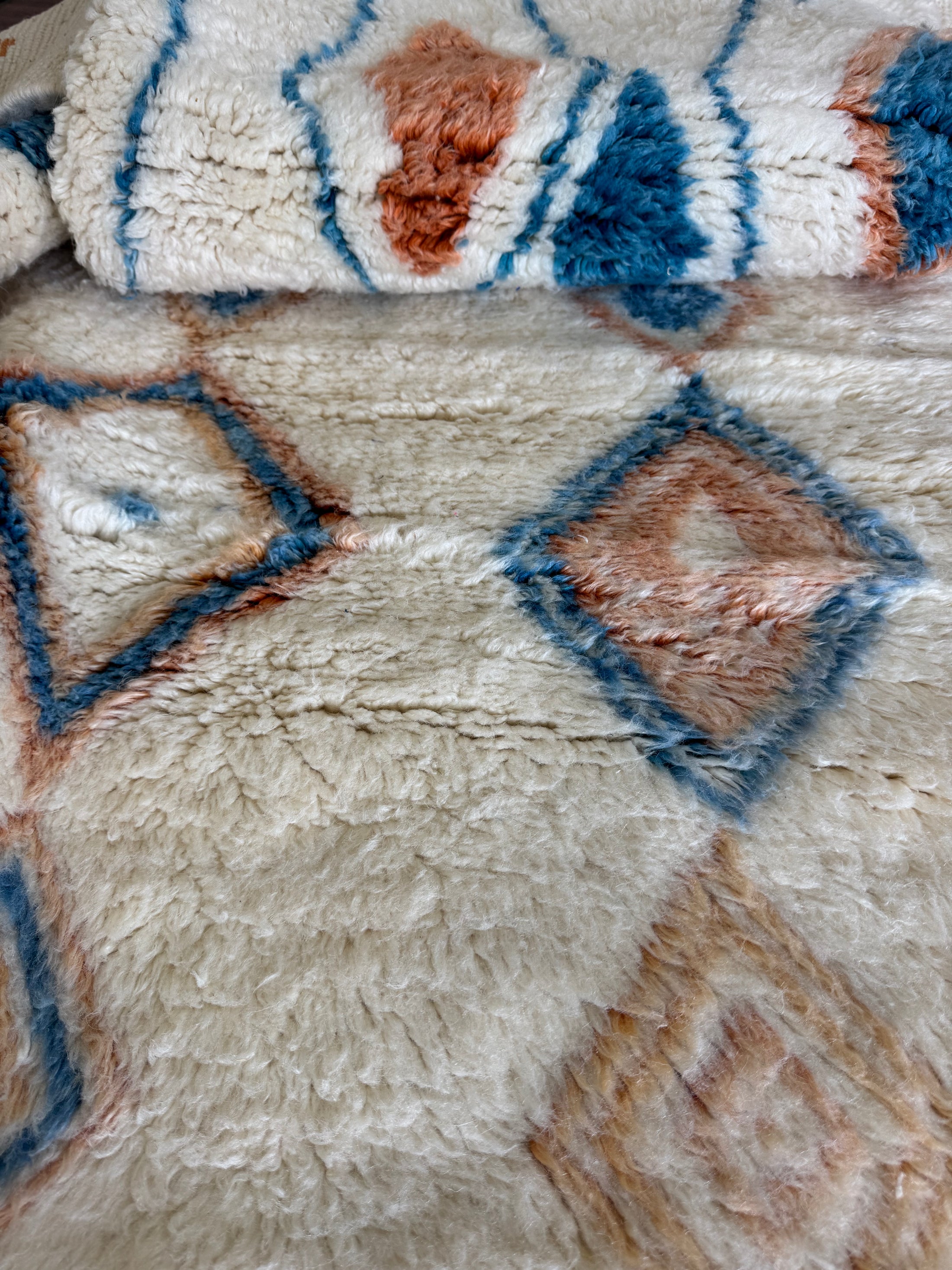 Wafaa Handwoven Moroccan Wool Rug 5x9