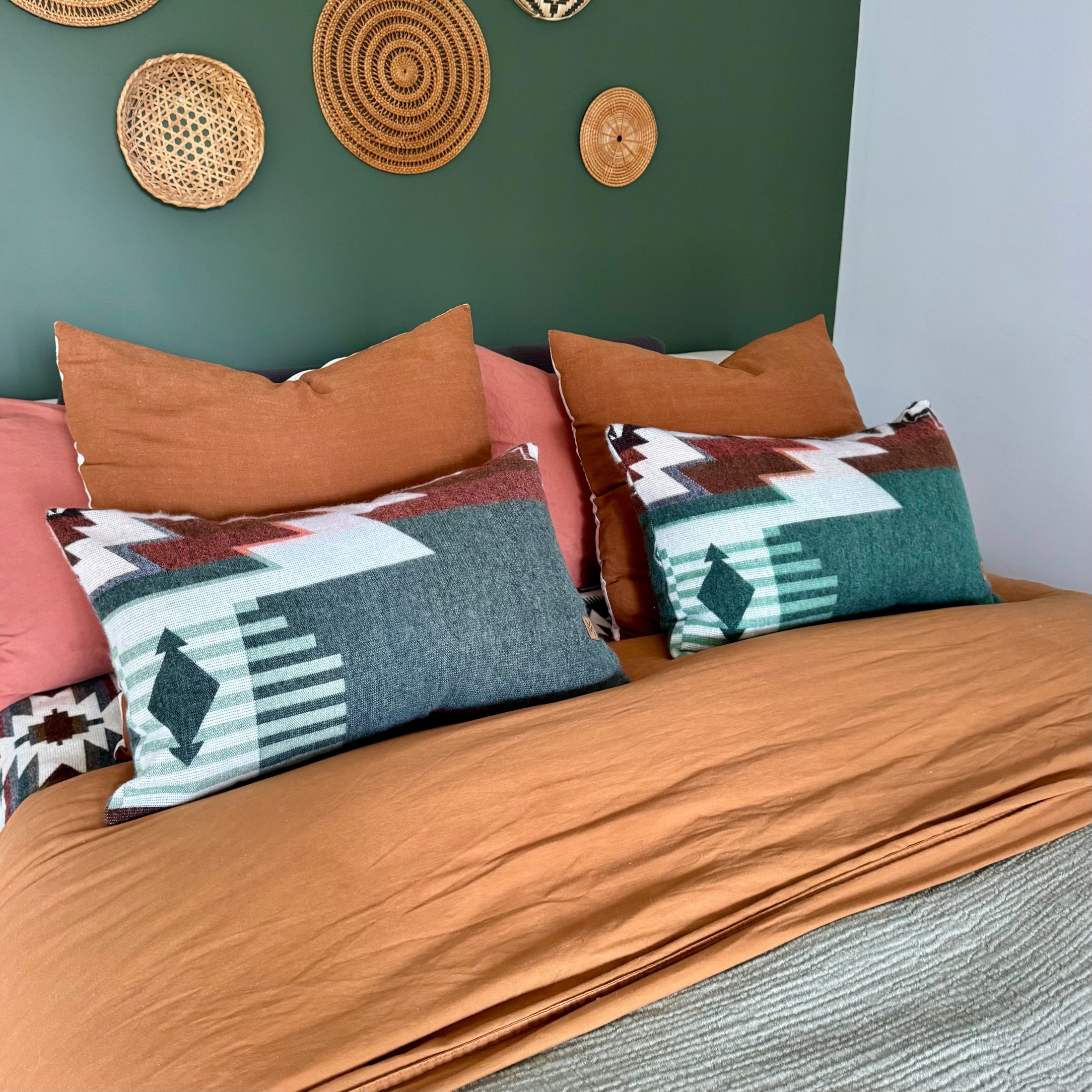 Quilotoa King Blanket/2 Quilotoa Green Lumbar Pillow Covers Bundle