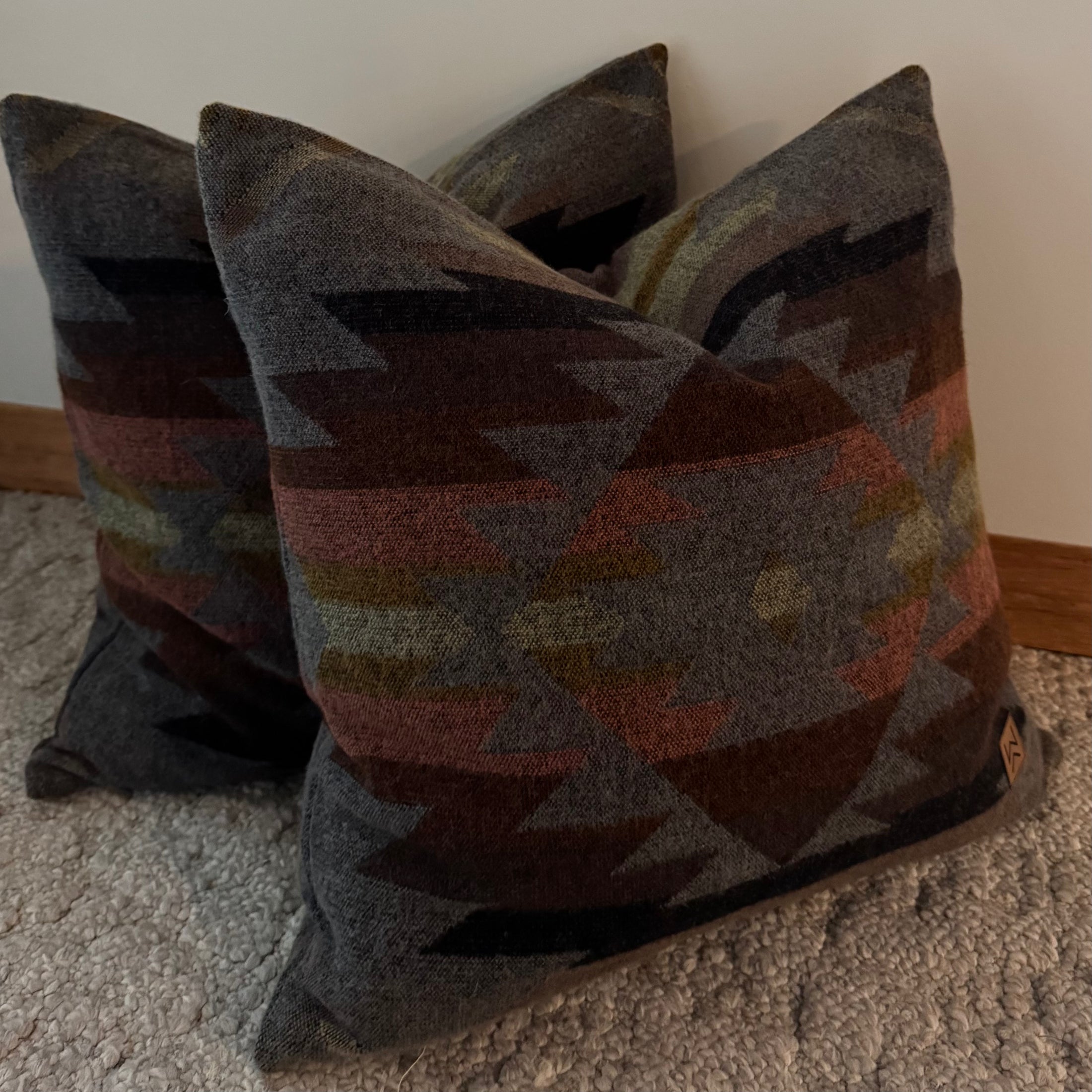 Carchi Queen Blanket/2 Carchi Pillow Covers Bundle