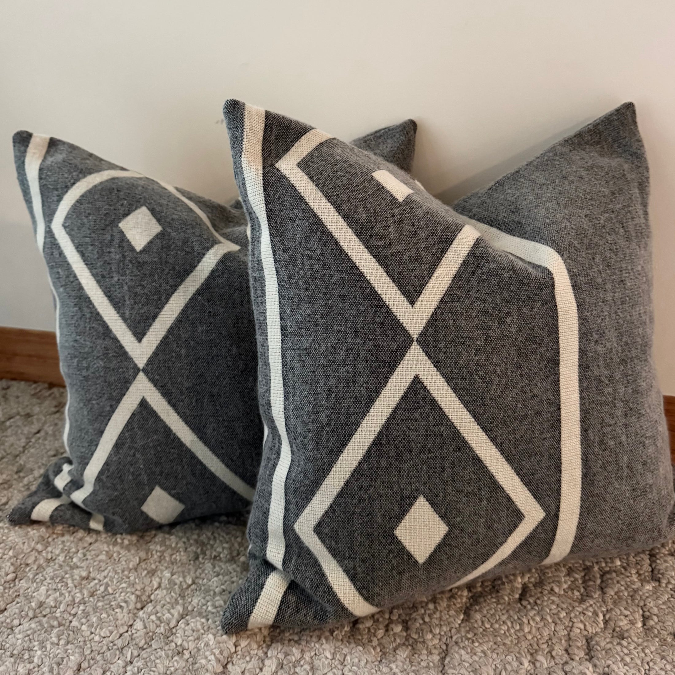 Mojanda Queen Blanket/2 Mojanda Diamond Pillow Covers Bundle
