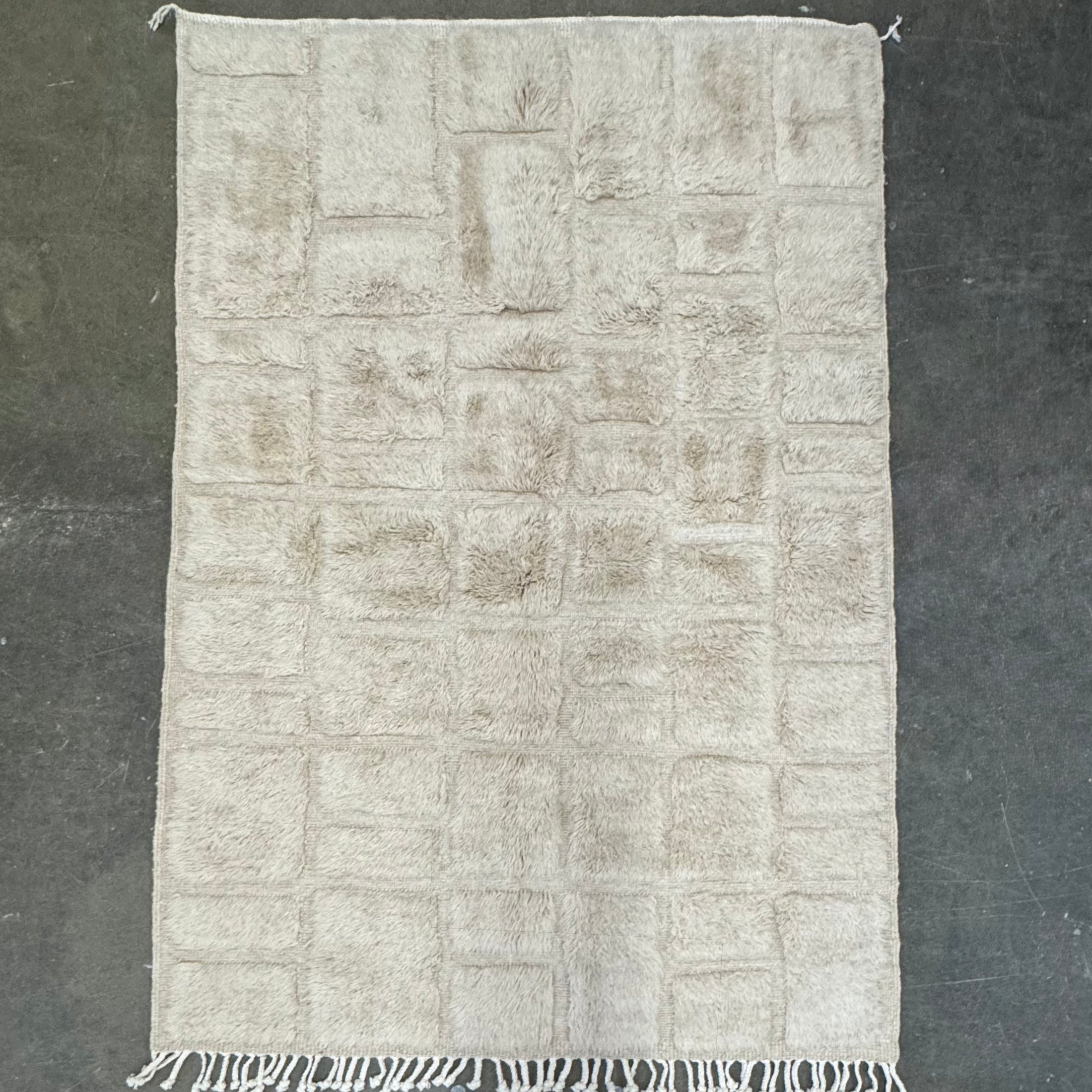 Menna Handwoven Moroccan Mrirt Wool Rug 6x8.5