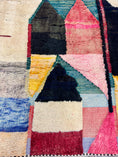 Load image into Gallery viewer, Assila Handwoven Moroccan Wool Rug 7x10
