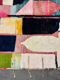 Load image into Gallery viewer, Assila Handwoven Moroccan Wool Rug 7x10
