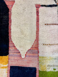 Load image into Gallery viewer, Assila Handwoven Moroccan Wool Rug 7x10
