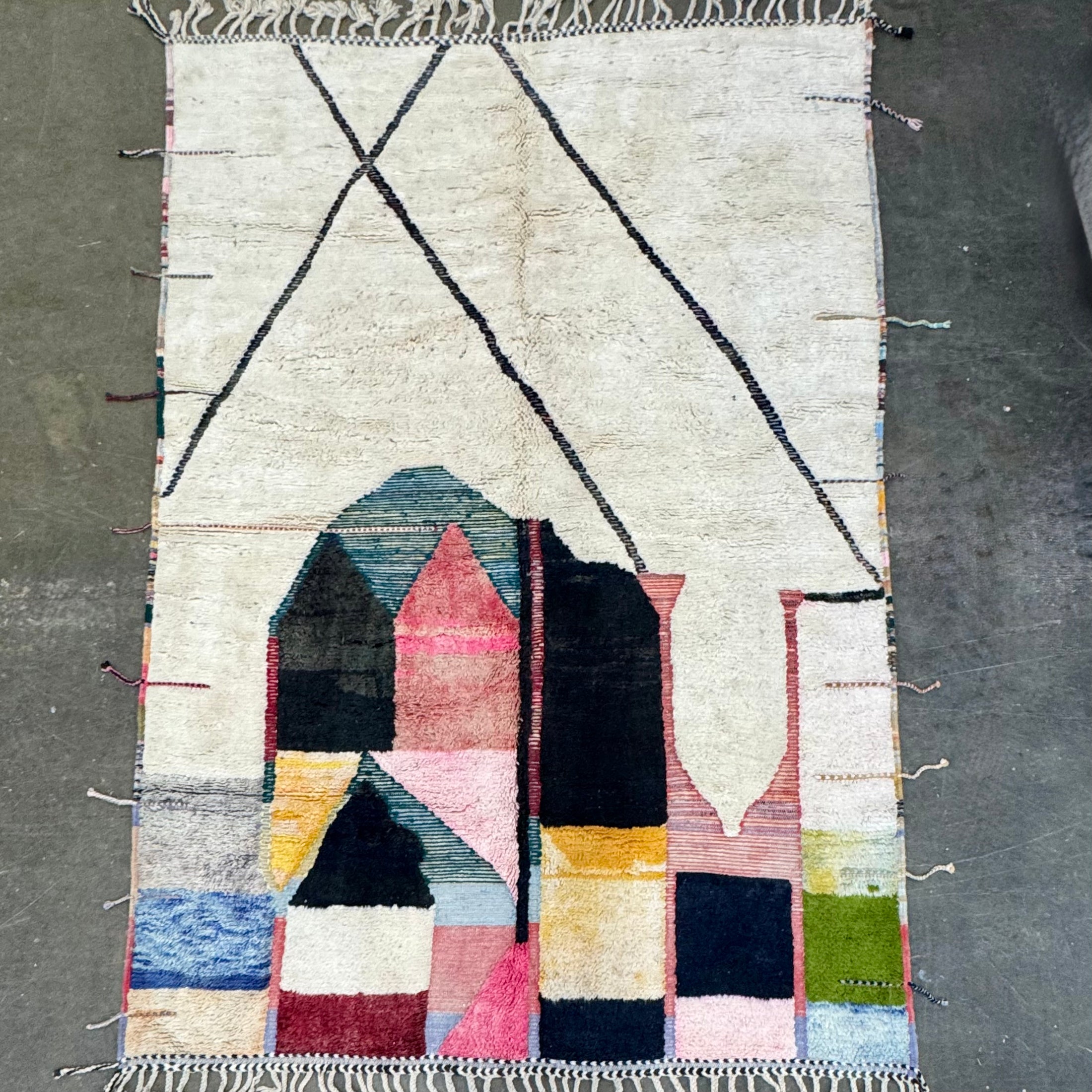 Assila Handwoven Moroccan Wool Rug 7x10