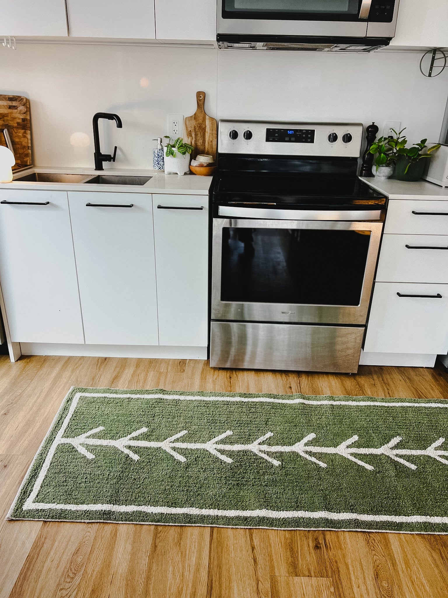 Momo Olive Green Machine Washable Runner