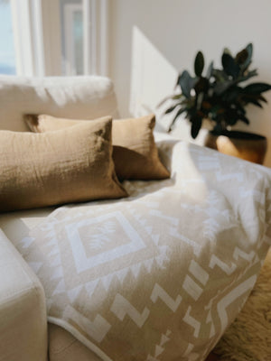 Coca Aztec Reversible Blanket  //  Beige/White