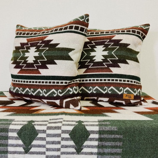 Quilotoa King Blanket/2 Quilotoa Cream Pillow Covers Bundle
