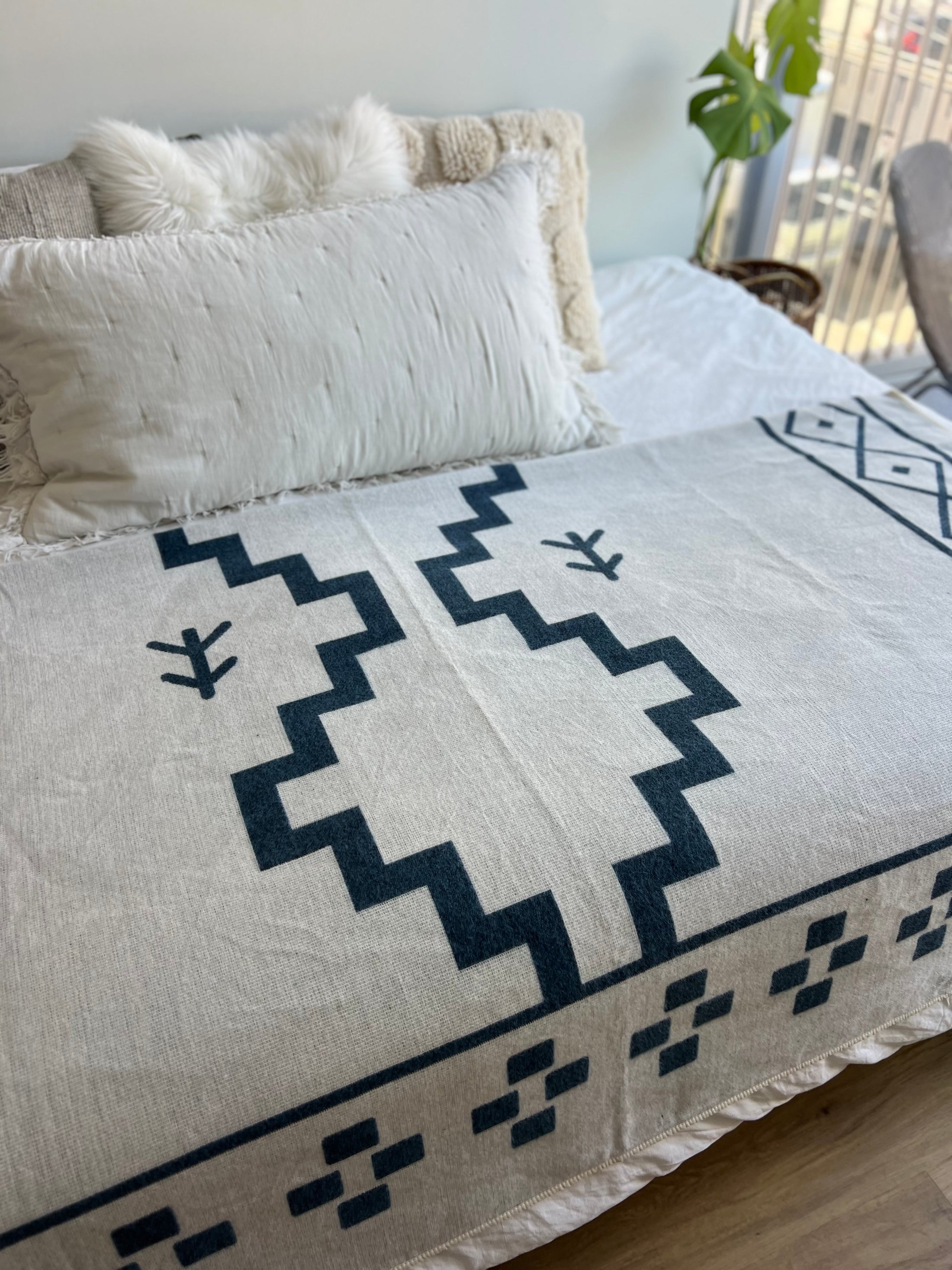 Lazuli Reversible Blanket