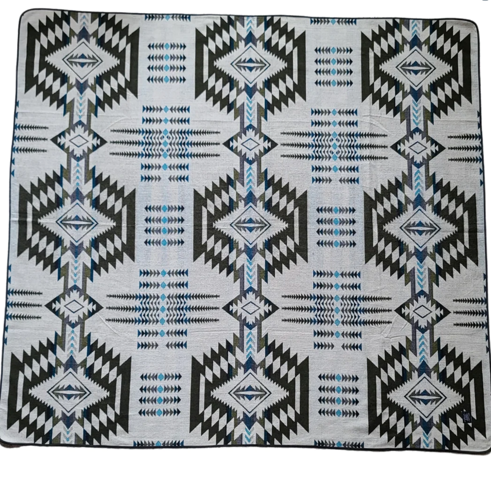 Imperfect** Esmeraldas Queen Blanket