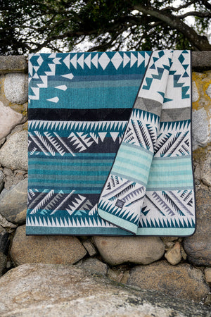 Manta Aztec Reversible Blanket  //  Teal/Turquoise/Cream