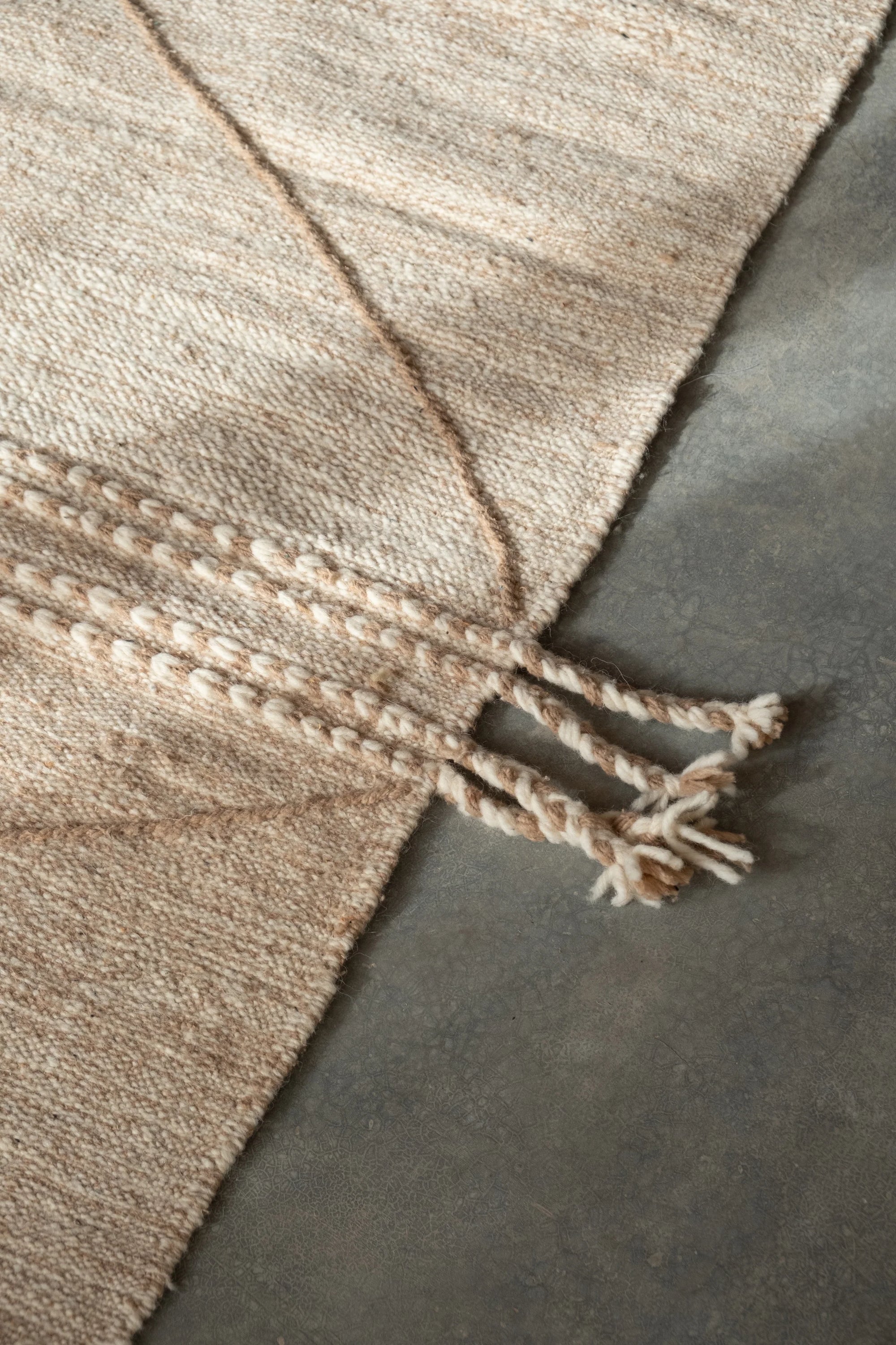 Kilim Handwoven Moroccan Wool Rug // Beige