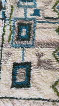 Load and play video in Gallery viewer, Shabaz Handwoven Moroccan Wool Rug 5x8
