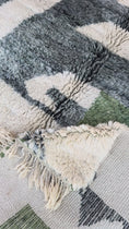 Load and play video in Gallery viewer, Casablanca Handwoven Moroccan Wool Rug
