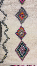 Load and play video in Gallery viewer, Jamila Handwoven Moroccan Wool Rug 5x8
