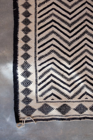 Zanafi Handwoven Moroccan Wool Rug // Black/Beige