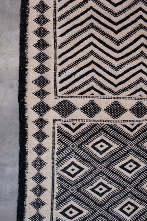 Zanafi Handwoven Moroccan Wool Rug // Black/Beige