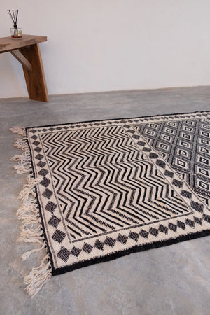 Zanafi Handwoven Moroccan Wool Rug // Black/Beige
