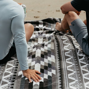 Otavalo Aztec Reversible Blanket  //  Grey/Black/Cream