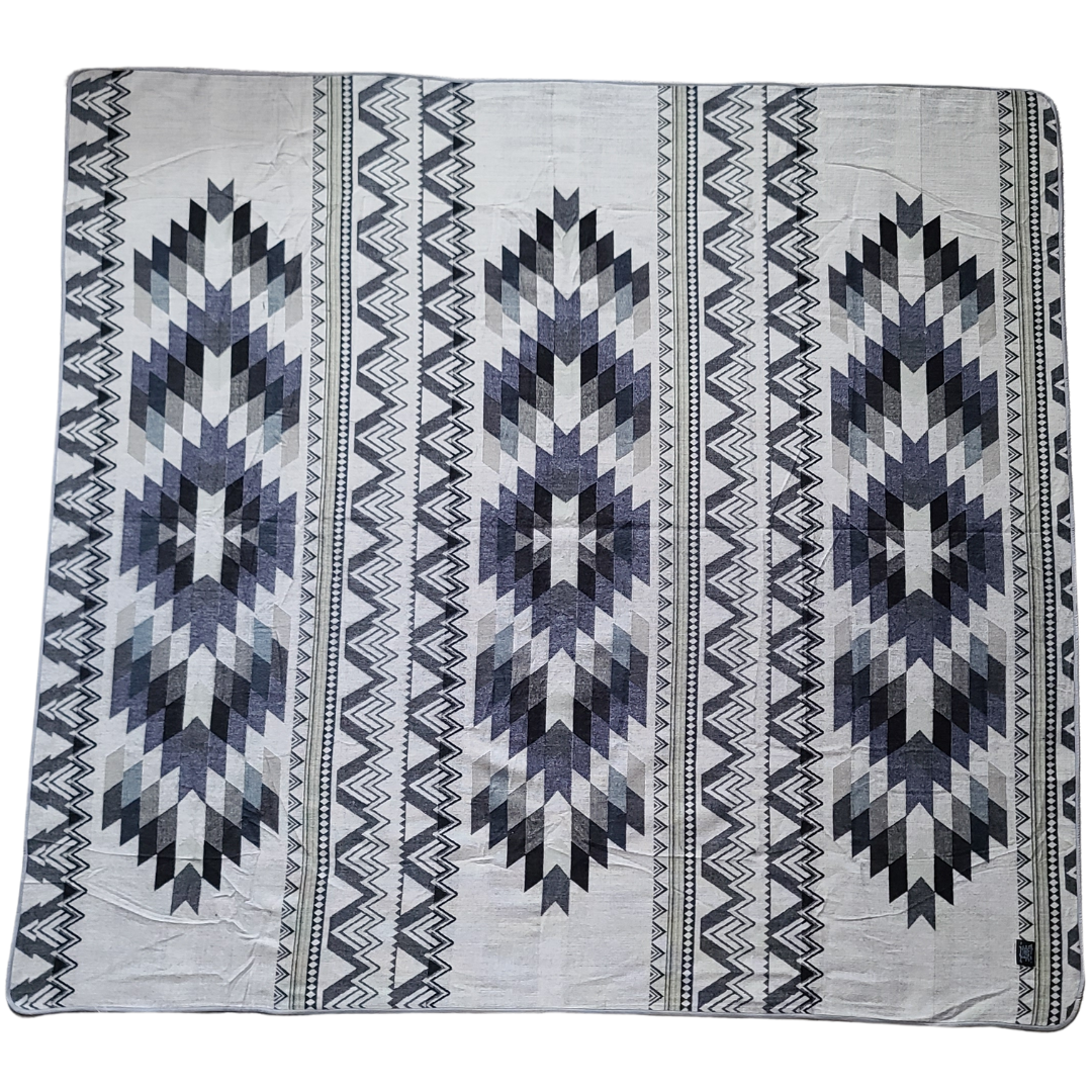Black and white aztec throw hotsell